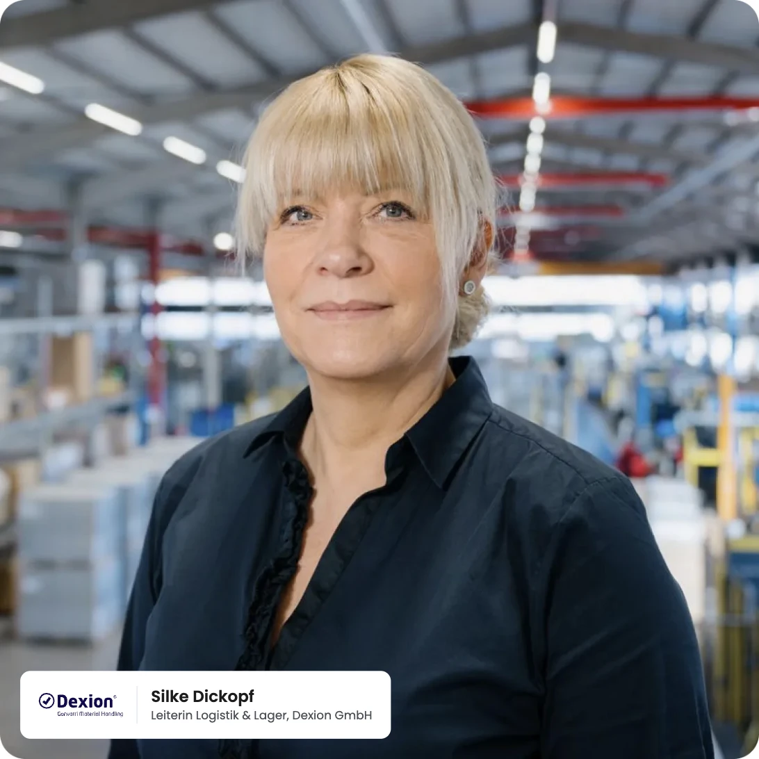 Silke Dickopf, Leiterin Logistik & Lager bei Dexion, in der Lagerhalle
