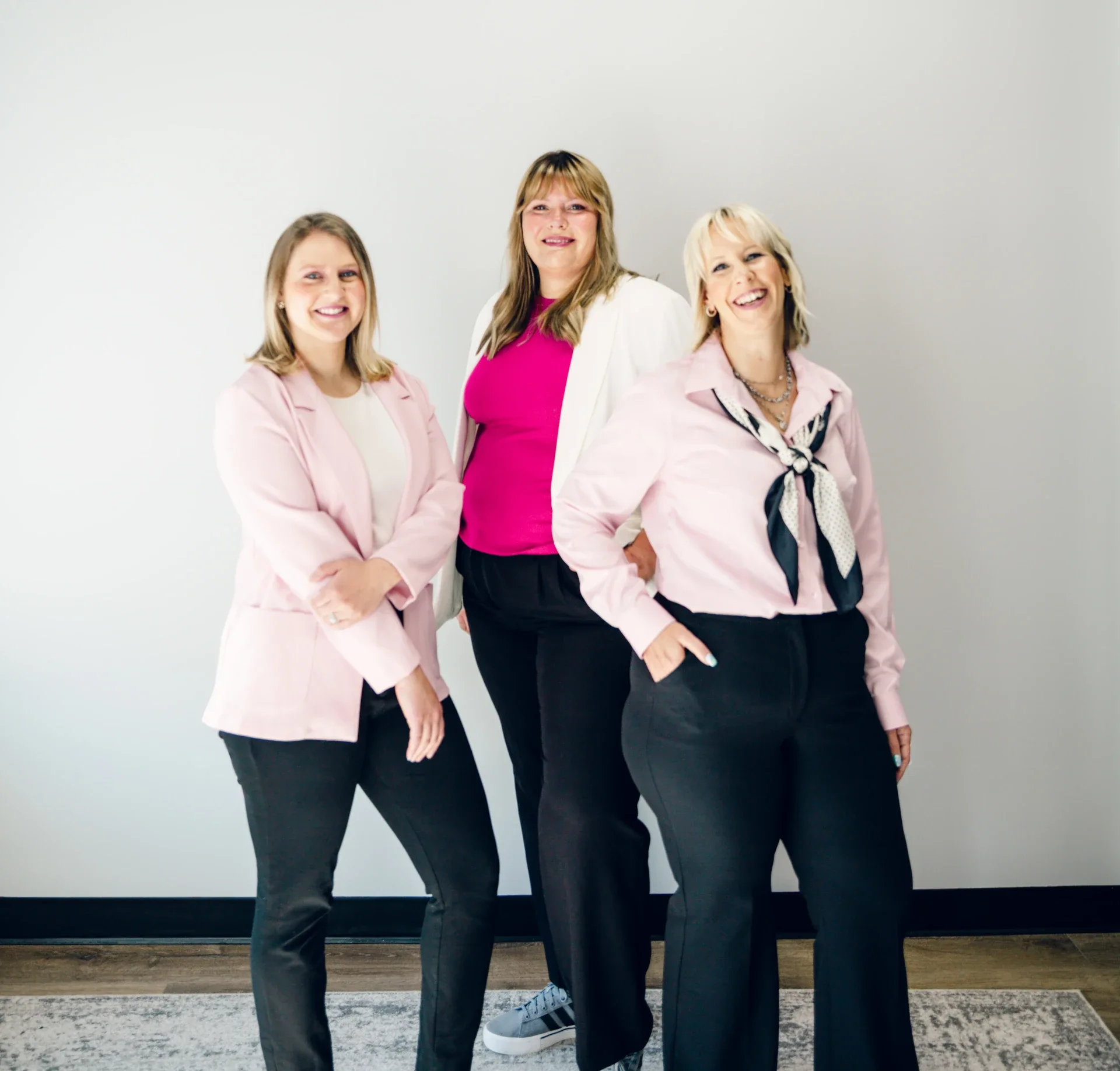 rachel lindsey julia standing together