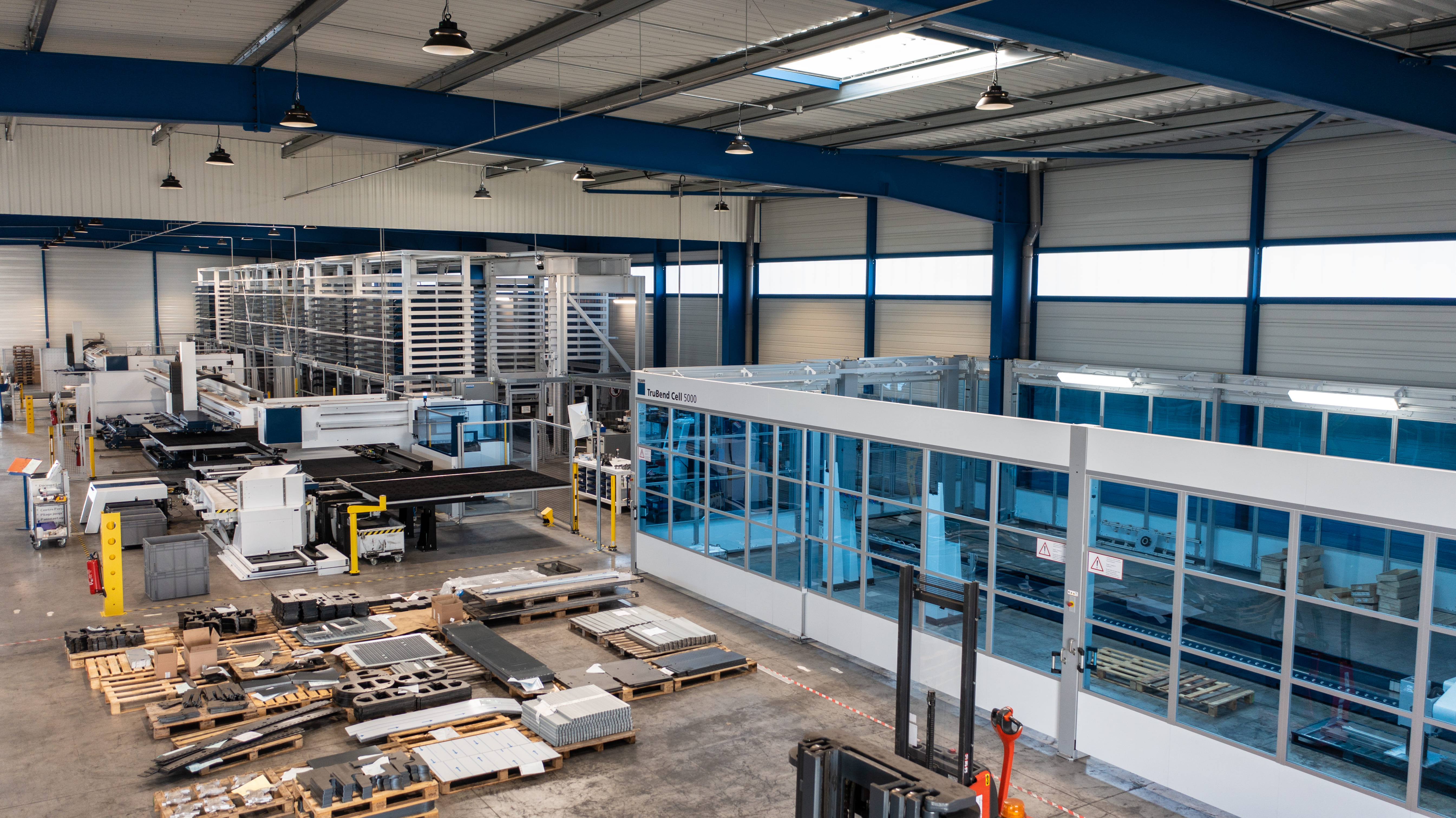 Vue aérienne d'une usine de tôlerie du réseau Tolery
