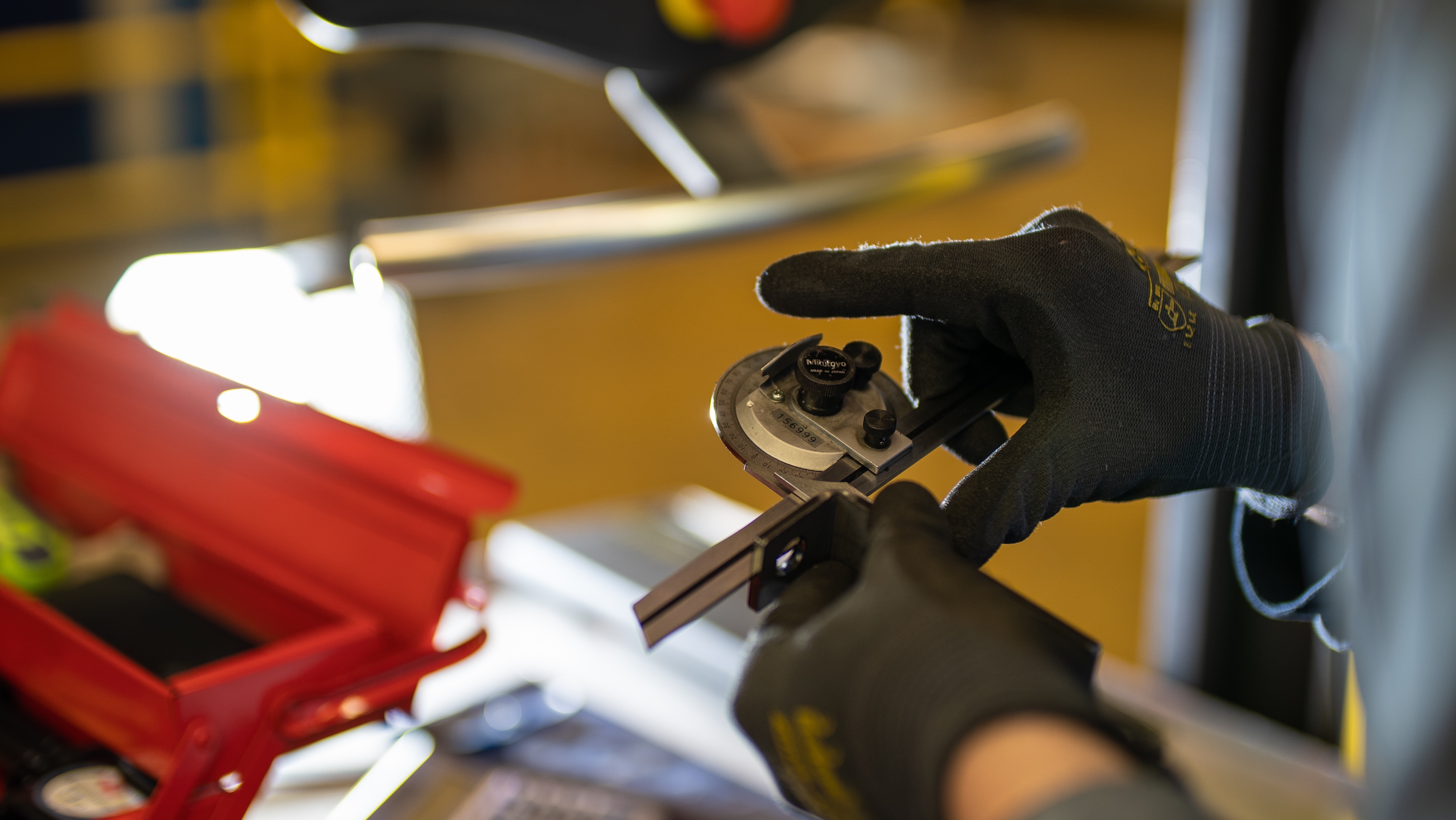 Contrôle d'un prototype en tôle par un opérateur
