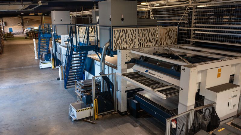 Double sourcing de pièces métalliques : ligne de découpe laser automatisée dans une usine partenaire Tolery
