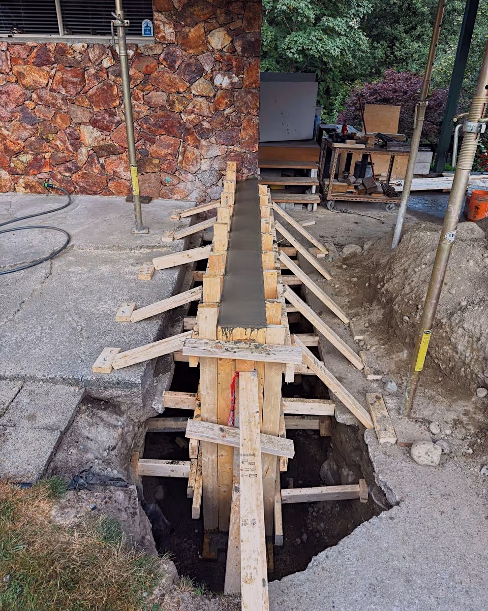 Concretech heavy machinery making clean cuts on industrial walls.