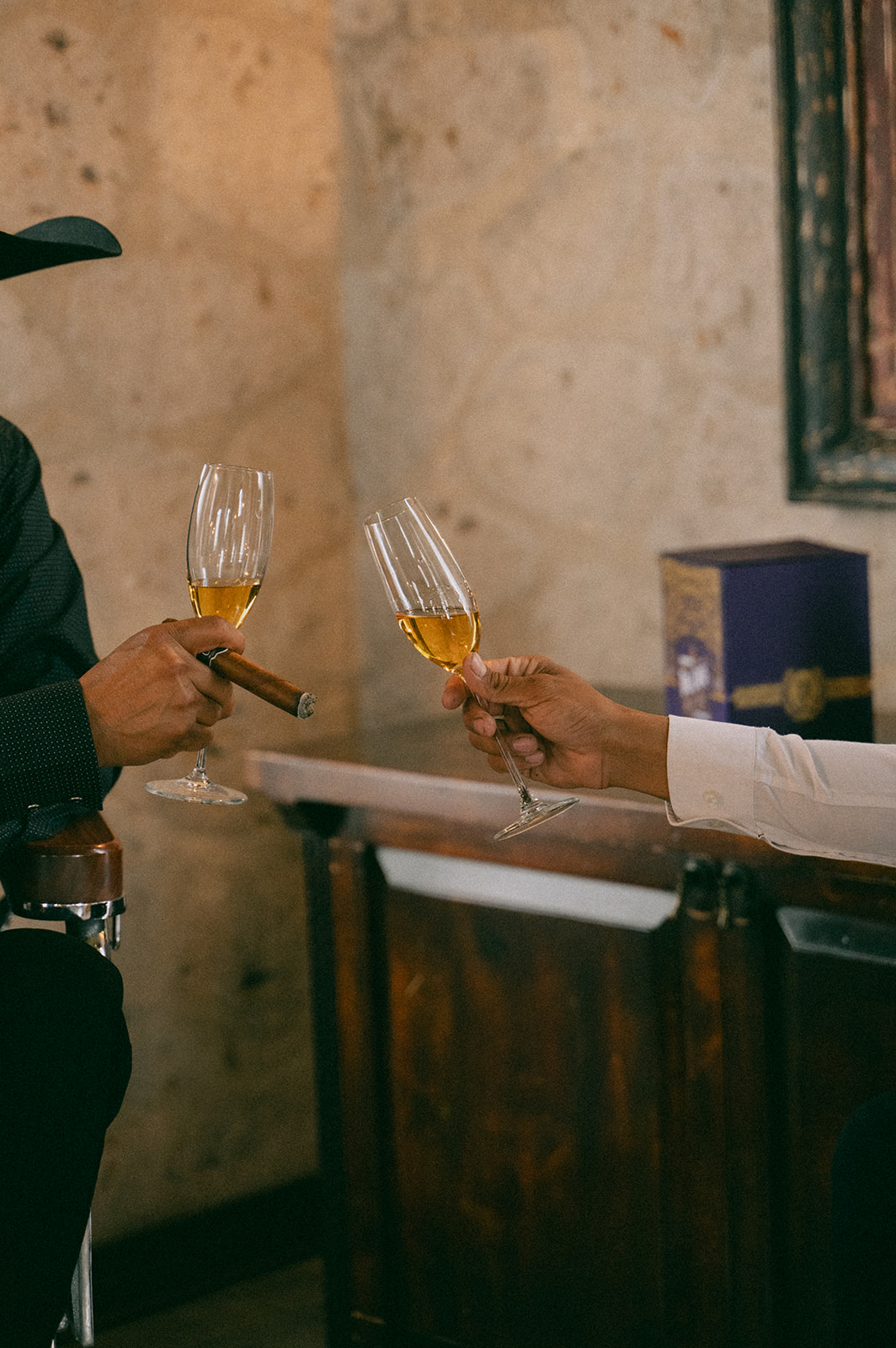 Dos Caras Una Luna: un brindis a la complicidad y el espíritu mexicano