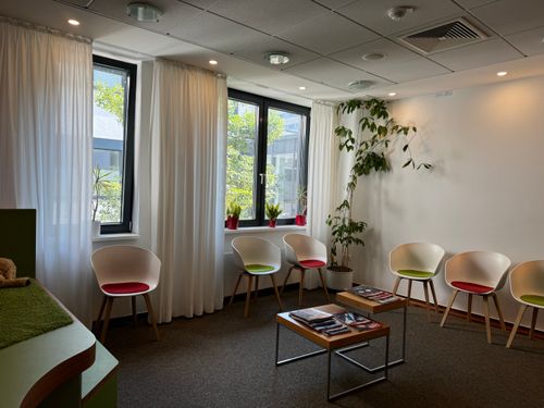 Wartezimmer, Standort Links der Weser