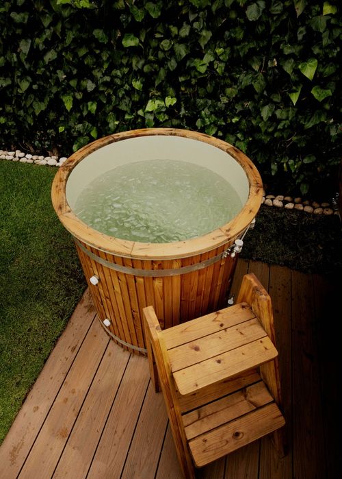 icetub encima de tablas de madera
