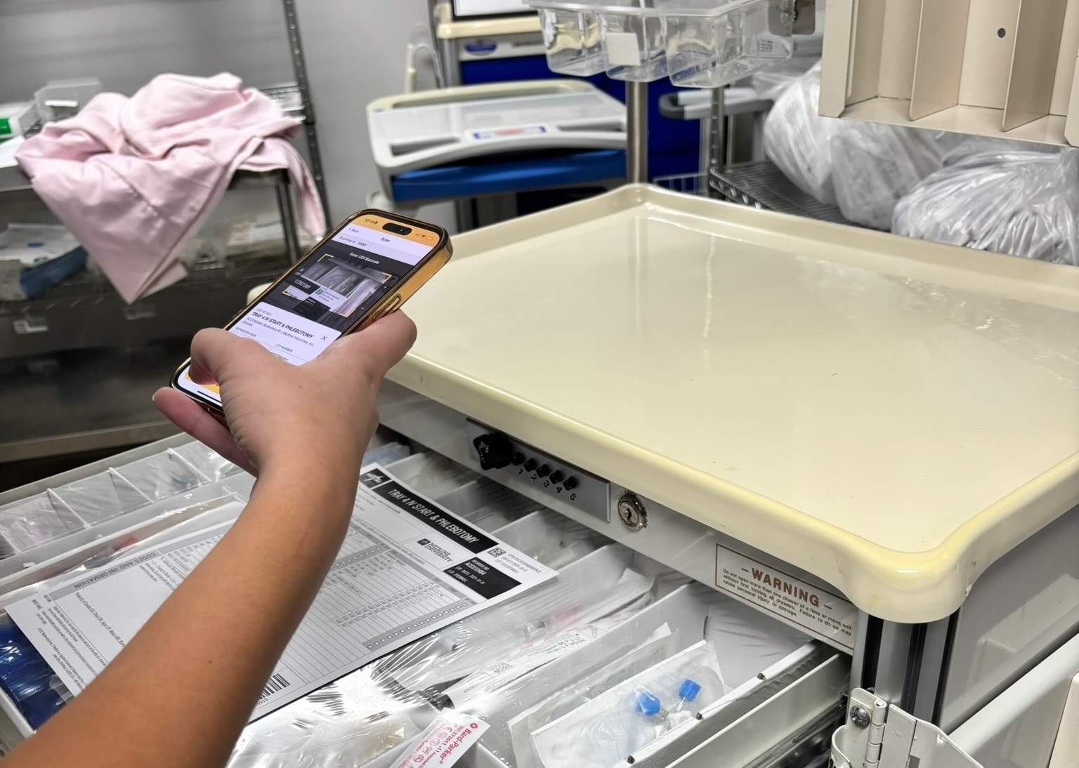 Leading University Hospital Texas — crash cart program