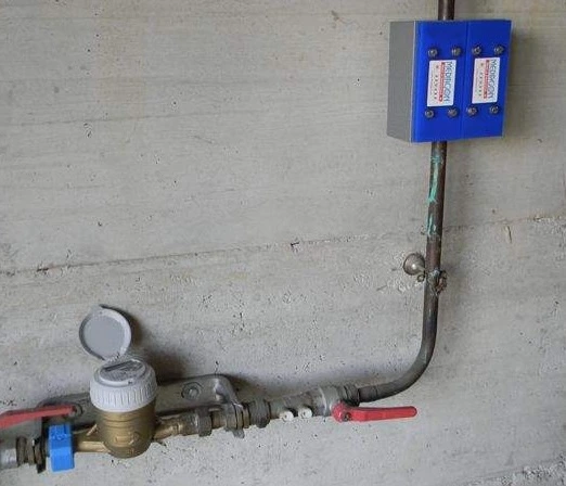 Appareil anti-calcaire maison MEDIAGON installé sur l’arrivée d’eau