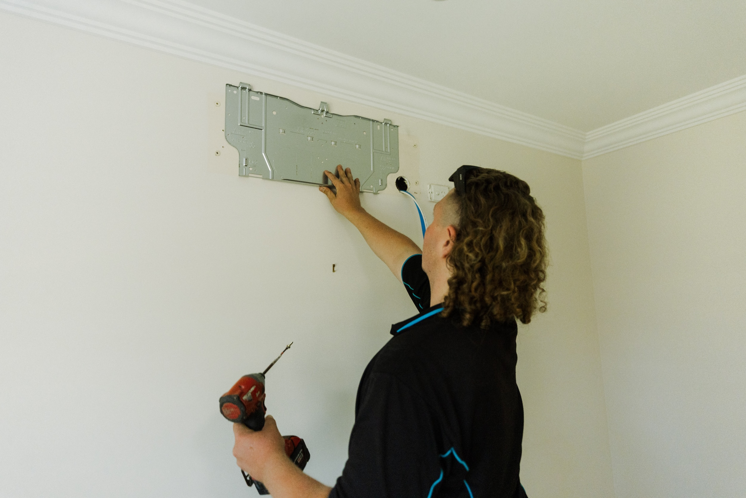 Split system air conditioner bracket installation