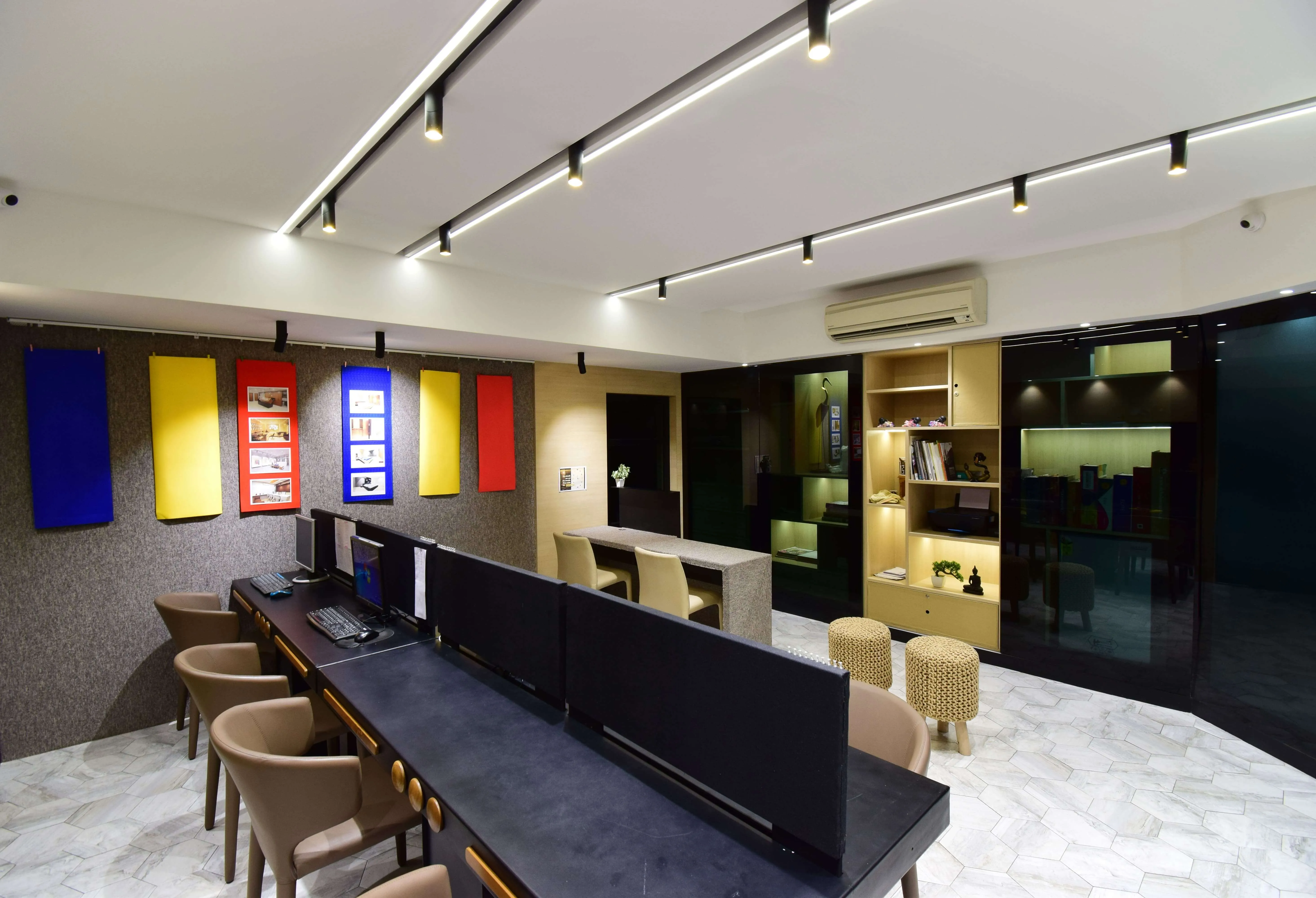 Min Max Coworking Space in Surat