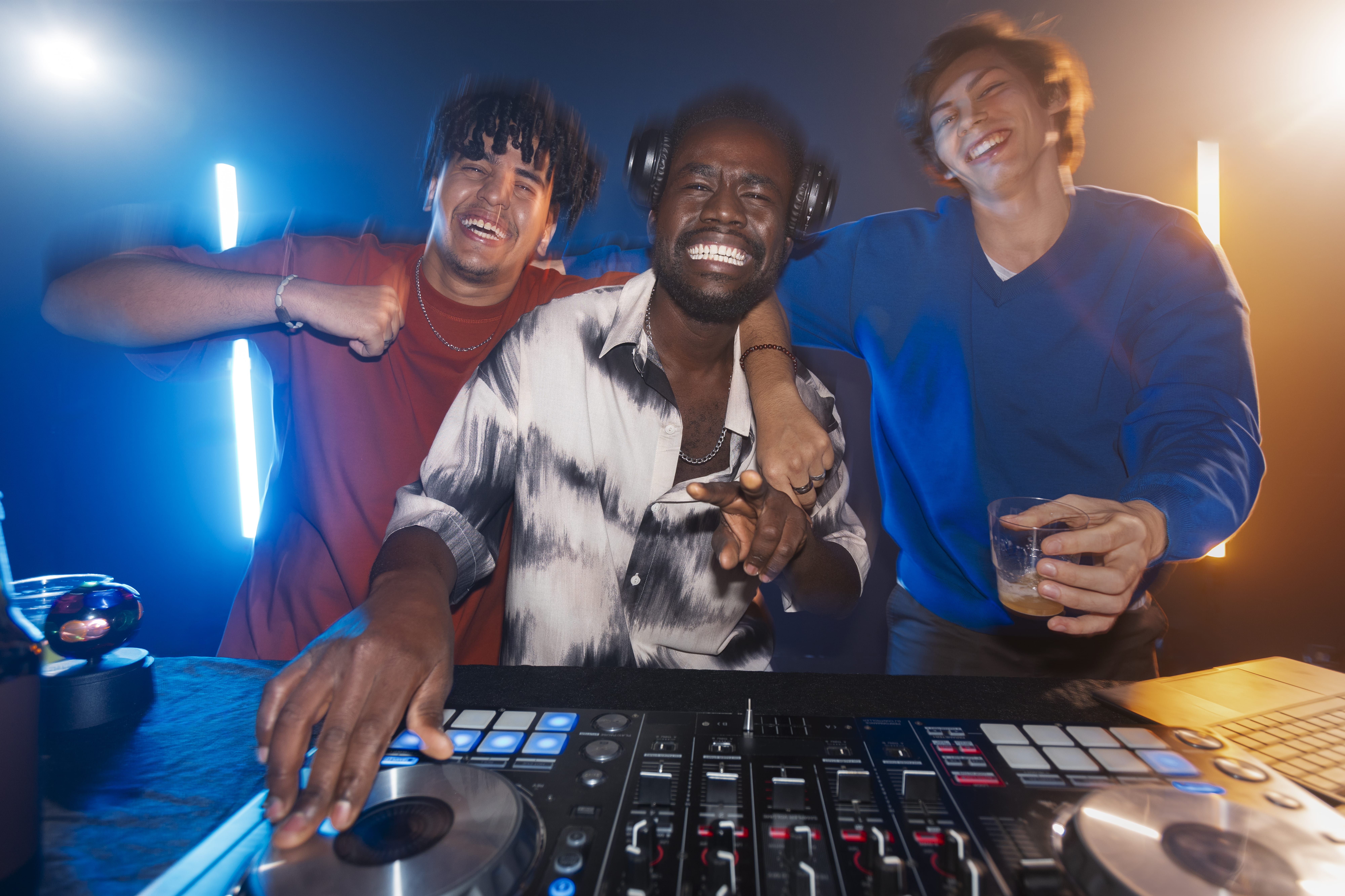 DJ
