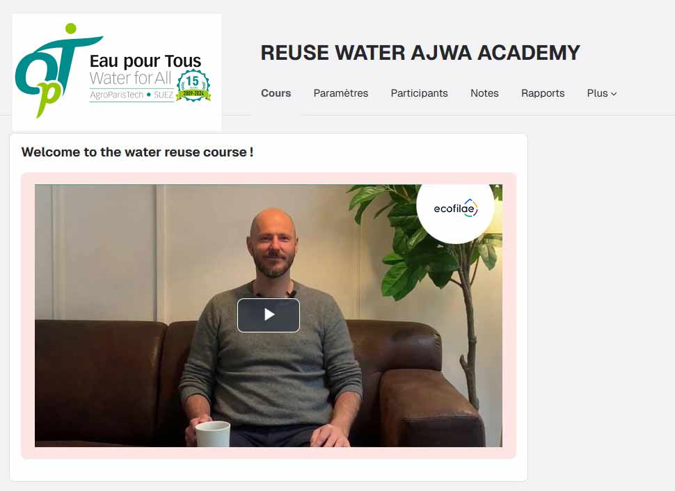 Un enseignant du programme d'e-learning 