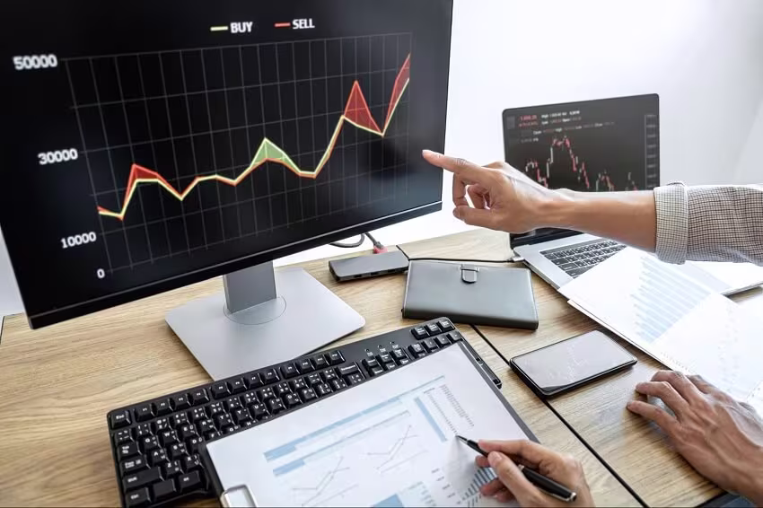 Algorithmic Trading Risks in 2025: Key Dangers, Real-World Examples, and Risk Management Strategies