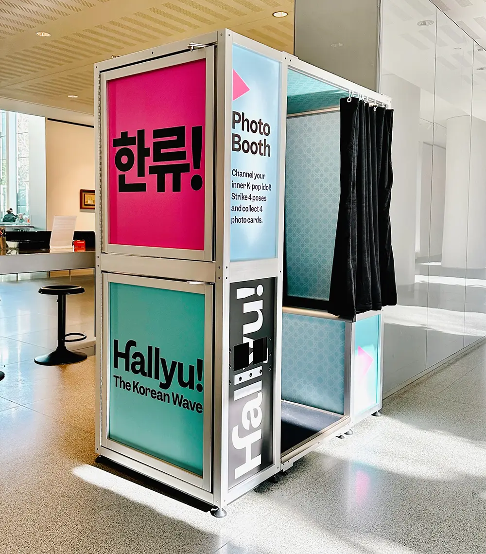 immersive museum experiences with photobooth