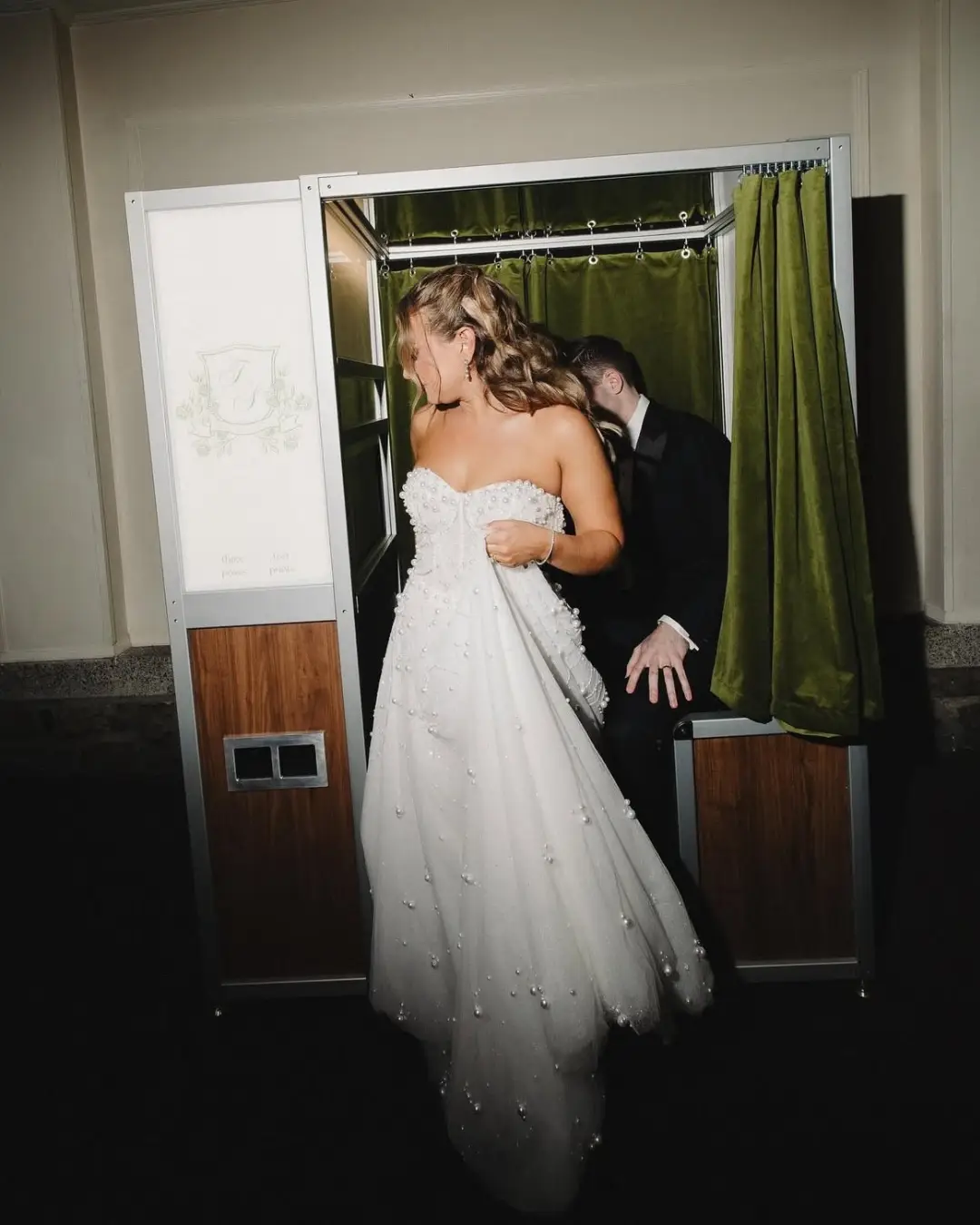 wedding photo booth backdrop