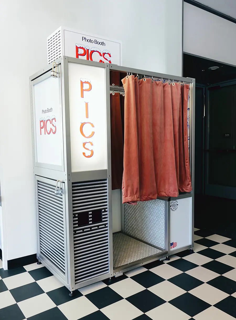 Museum photo booth with emotional engagement