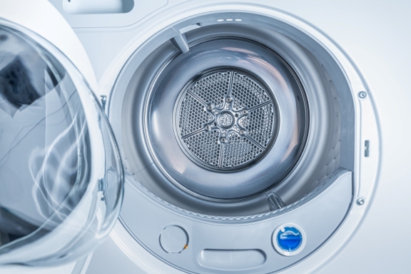 Energy-efficient heat pump tumble dryer in a modern utility room