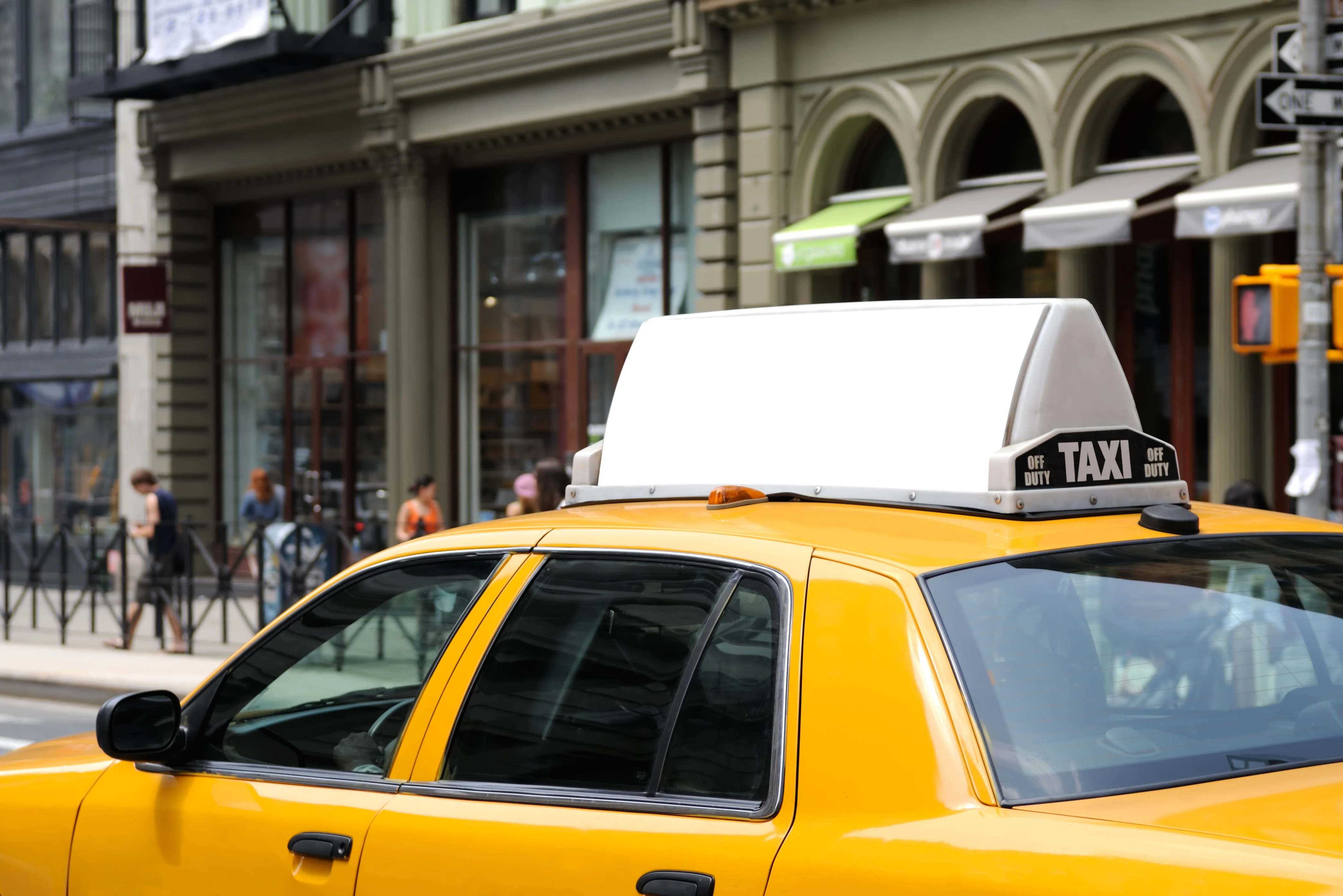 Benefits of Digital Advertising on Cars for Local Businesses