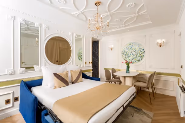 La chambre décorée de la Luxury Suite Boulangers
