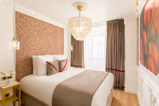 La chambre grise de la Luxury Suite Lenoir II
