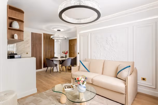 Le salon avec canapé du Luxury Suite Lenoir I