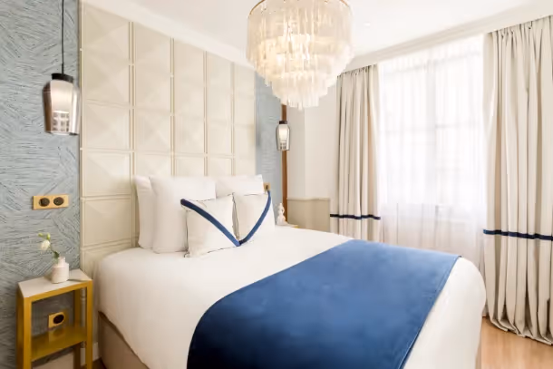 La chambre bleue du Luxury Suite Lenoir I