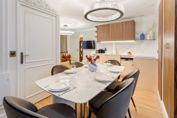 La salle à manger du Luxury Suite Lenoir I