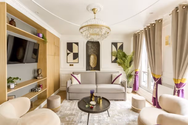 Le salon avec télé de la Luxury Suite St George
