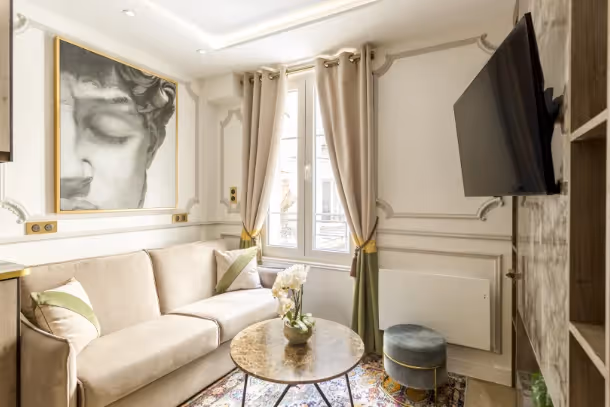 Le salon avec télé Luxury Suite Monge