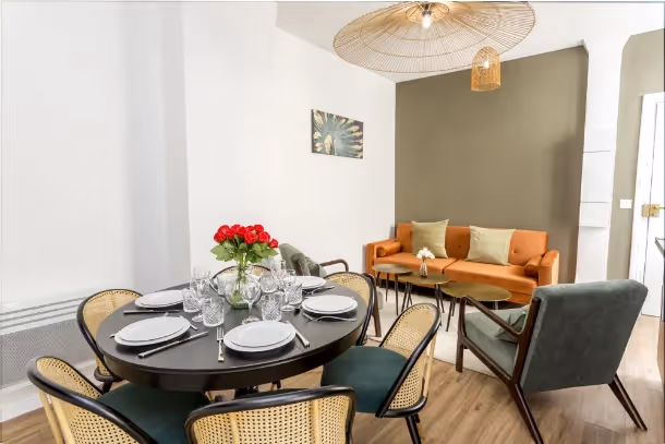 La salle à manger du Cozy Apartment Caumartin II