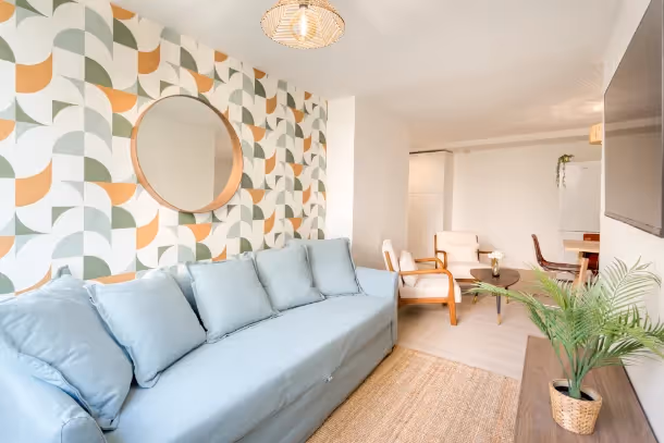 Le salon canapé bleu du Cozy Apartment Viala II