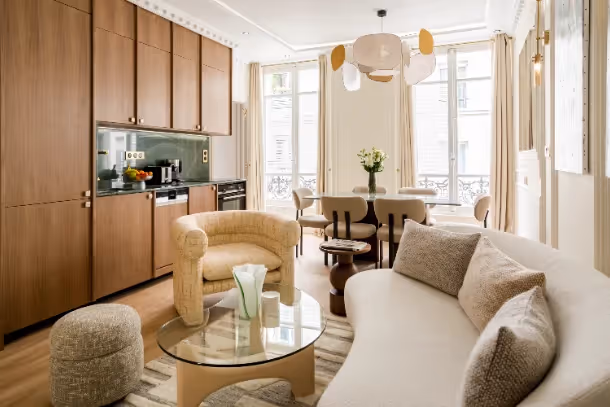 Le salon avec télé Luxury Suite Caire I