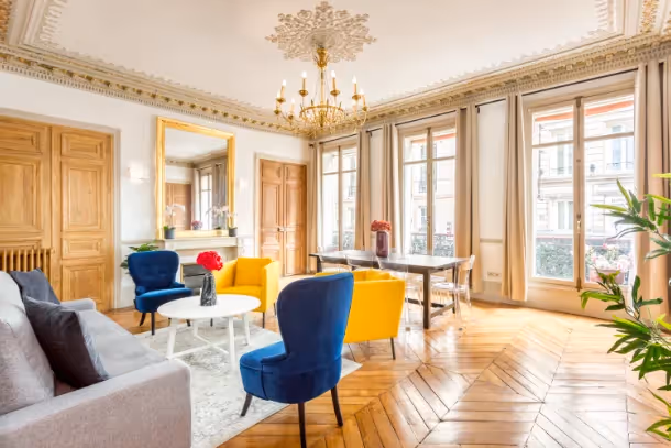 Le salon avec fenêtres Cozy apartment Castellane