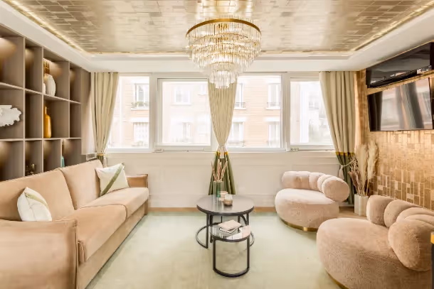 Luxury Suite Fremicourt window view lounge
