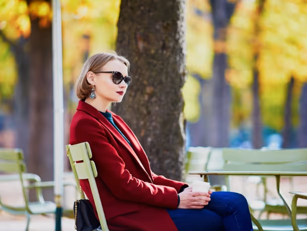 Woman on a bench Merveil Paris