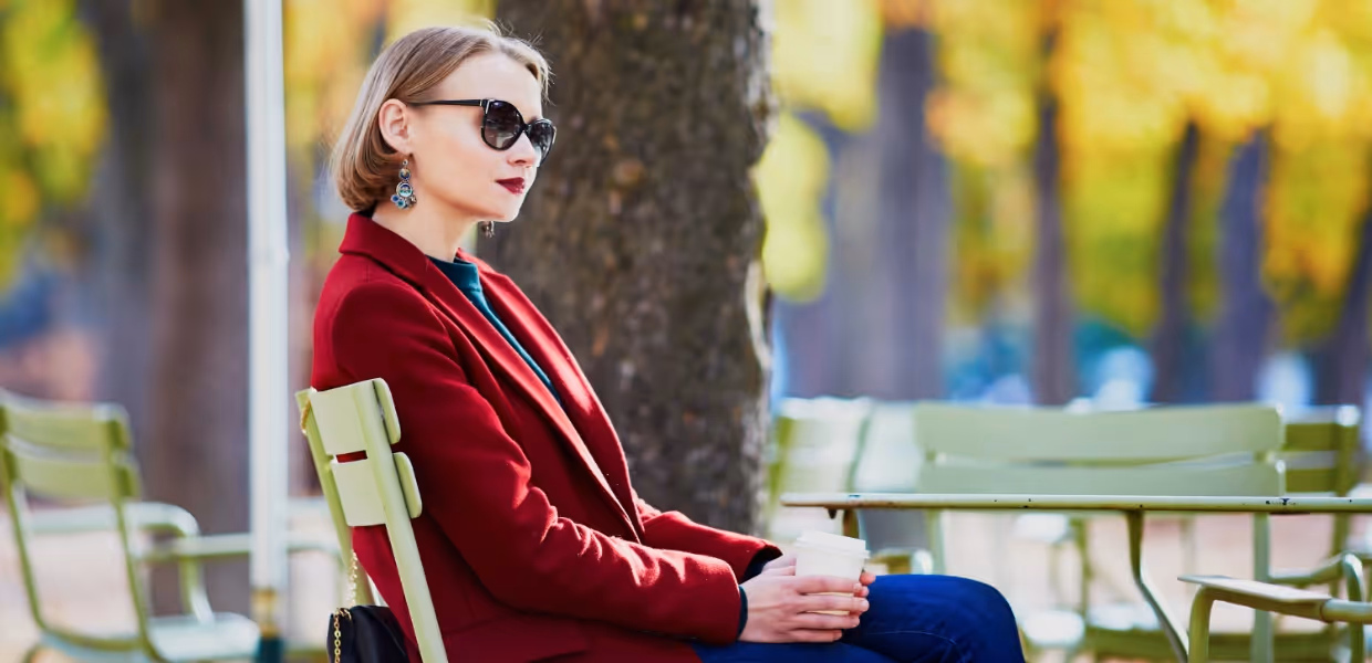 Woman on a bench Merveil Paris