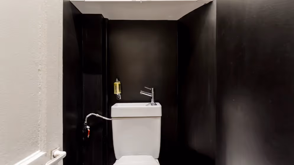 The aboukir IV luxury suite wc