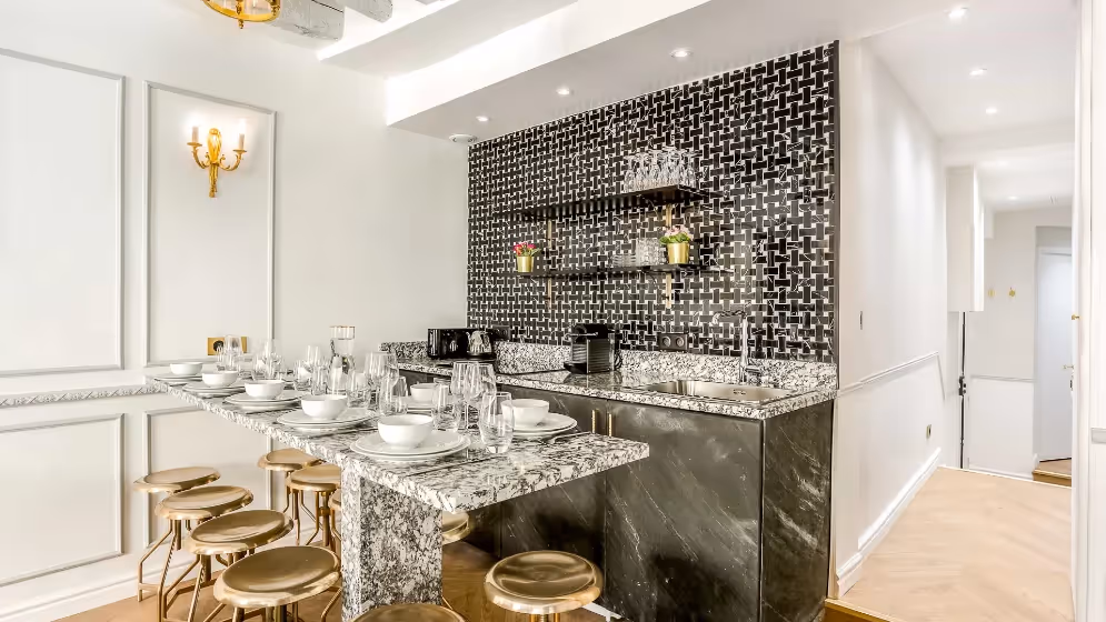 Le Cuisine table mise luxury suite rambuteau