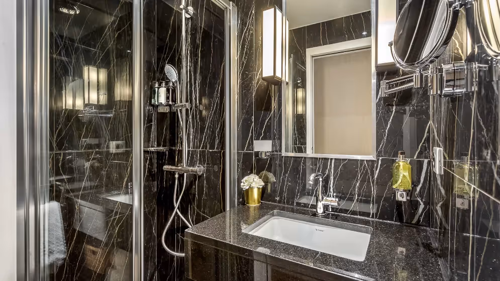 Le sdb 1 new luxury suite rambuteau