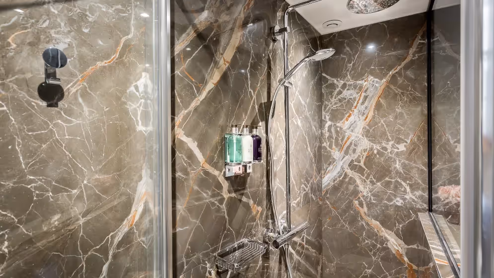 The bathroom master suite de luxe rambuteau