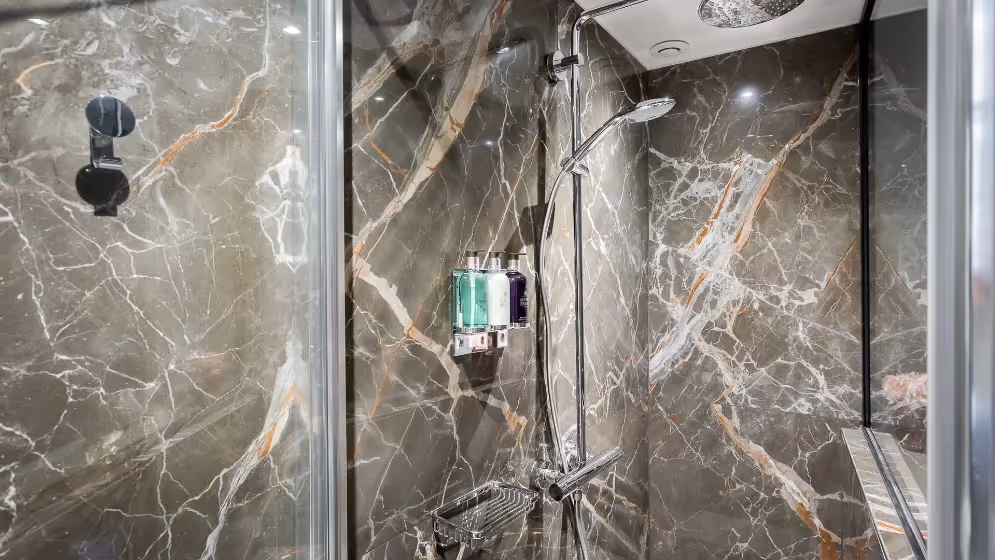 The bathroom master suite de luxe rambuteau