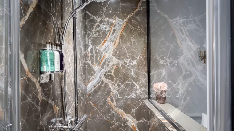 The bathroom master suite de luxe rambuteau