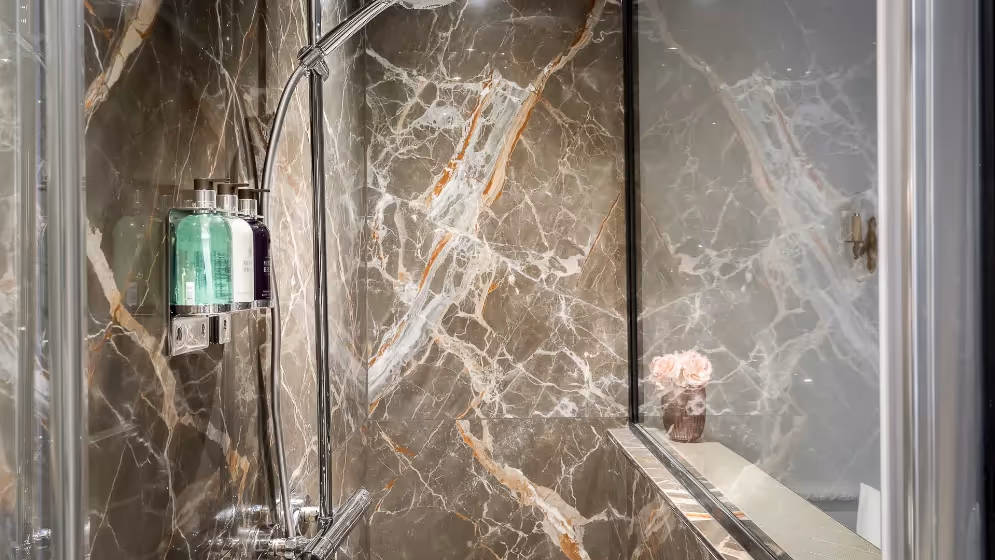The bathroom master suite de luxe rambuteau
