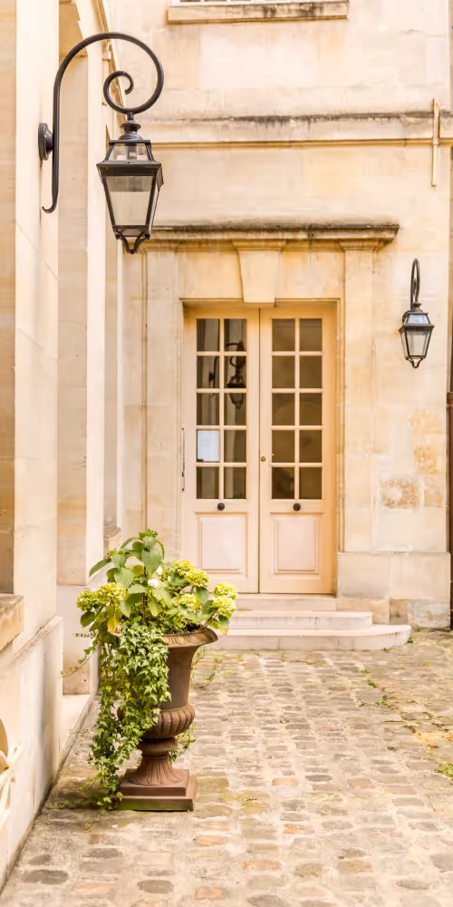 Le Cour Interieure suite de luxe archives I