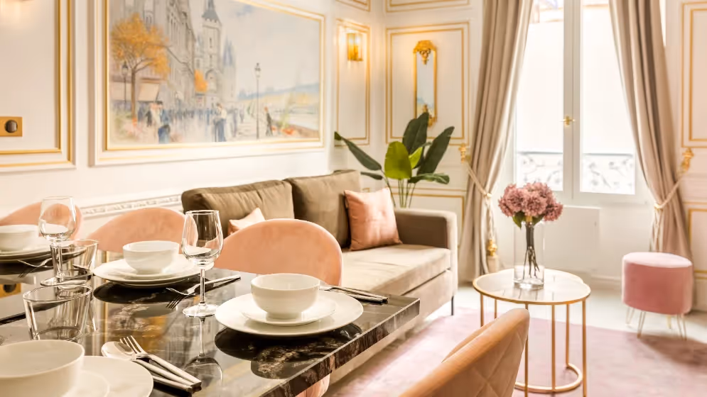 Le table dressee salon suite de luxe bourdonnais
