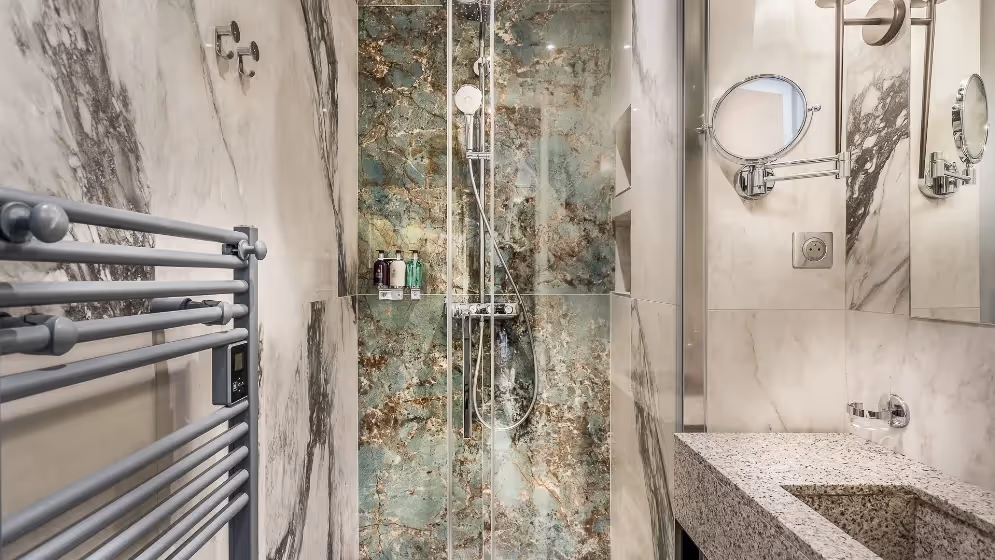 The shower bathroom luxury suite sebastopol I balcony