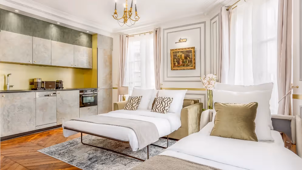 Le salon canapes lits ouVerts suite de luxe sebastopol I balcon