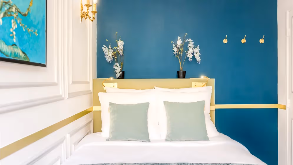 Room 1 close-up luxury suite sebastopol I balcony