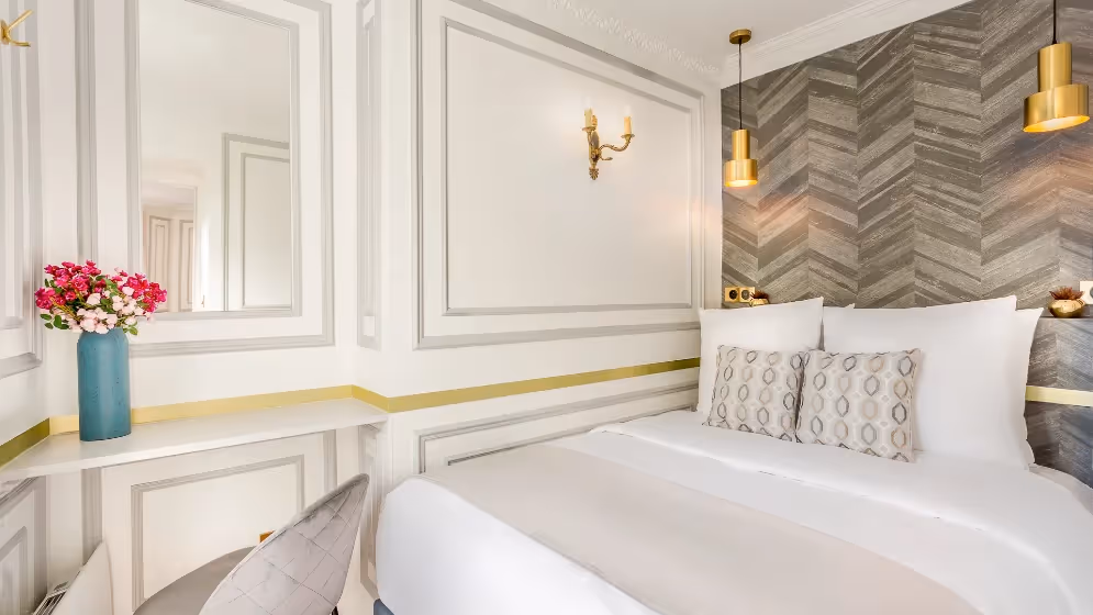 Room 2 luxury suite sebastopol I balcony
