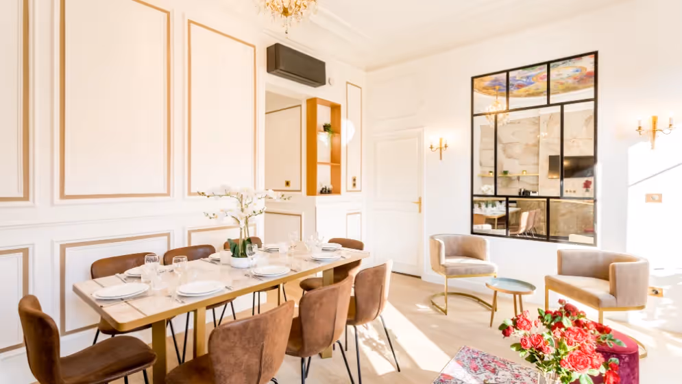 Le Table a manger suite signature opera I