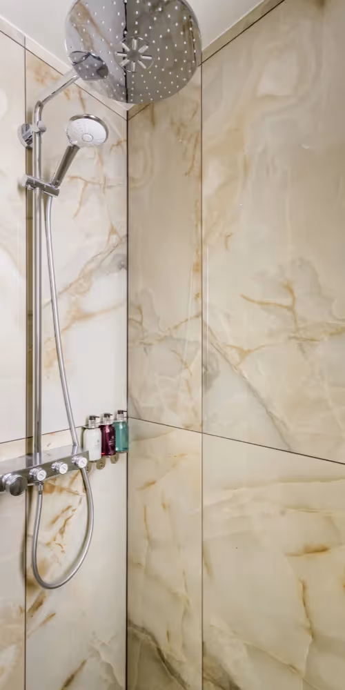 The bathroom master suite signature opera I